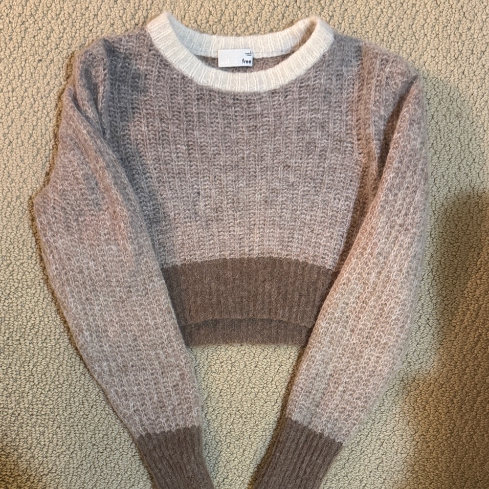 Wilfred free crop alpaca wool sweater 
Fits more like a medium. Too short for me